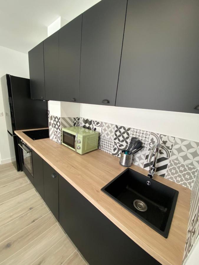 Ajaccio magnifique T2 37m2 centre ville vue mer au bord de la plage Neuf 4 couchages balcon parking privé fermé Clim wifi Esterno foto