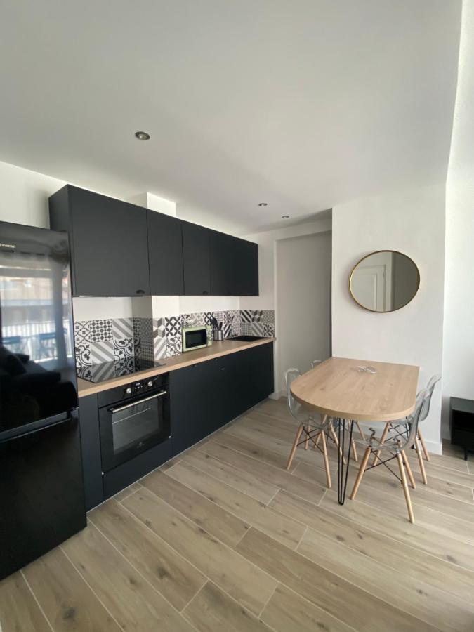 Ajaccio magnifique T2 37m2 centre ville vue mer au bord de la plage Neuf 4 couchages balcon parking privé fermé Clim wifi Esterno foto