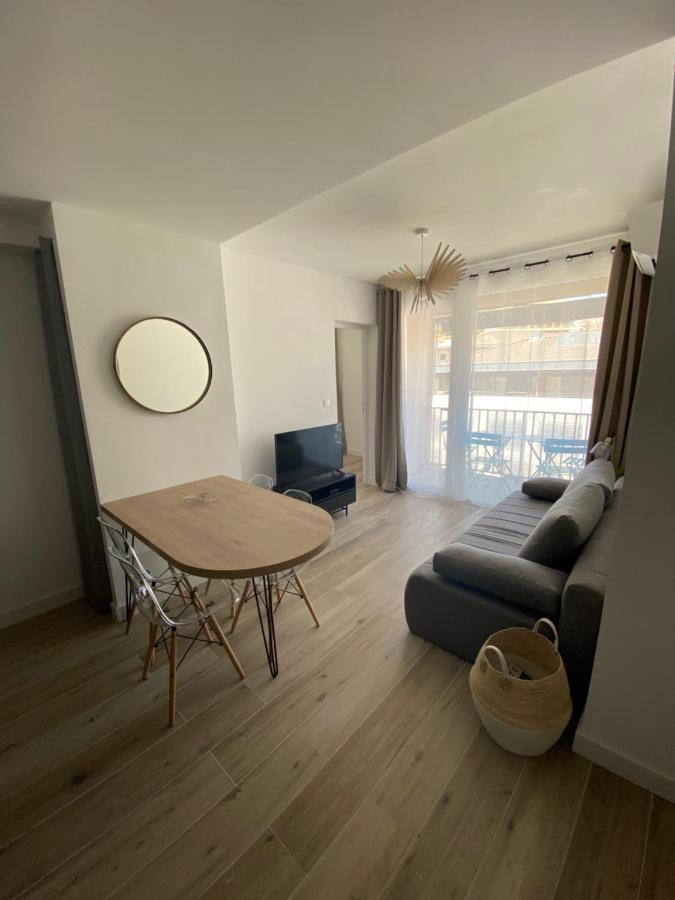 Ajaccio magnifique T2 37m2 centre ville vue mer au bord de la plage Neuf 4 couchages balcon parking privé fermé Clim wifi Esterno foto