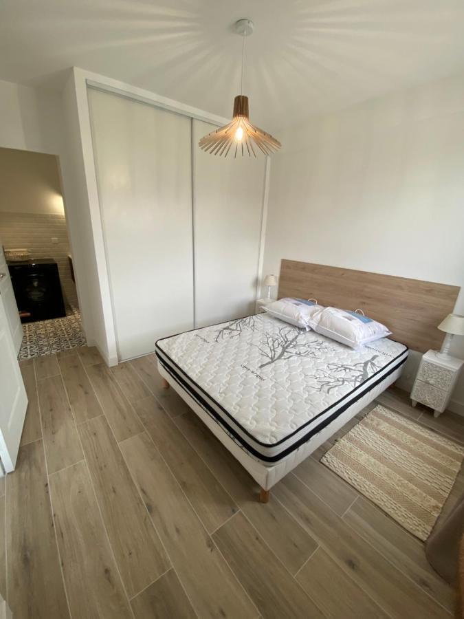 Ajaccio magnifique T2 37m2 centre ville vue mer au bord de la plage Neuf 4 couchages balcon parking privé fermé Clim wifi Esterno foto