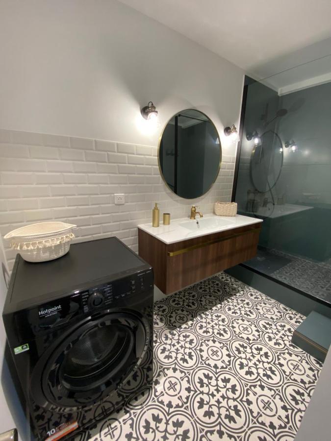 Ajaccio magnifique T2 37m2 centre ville vue mer au bord de la plage Neuf 4 couchages balcon parking privé fermé Clim wifi Esterno foto