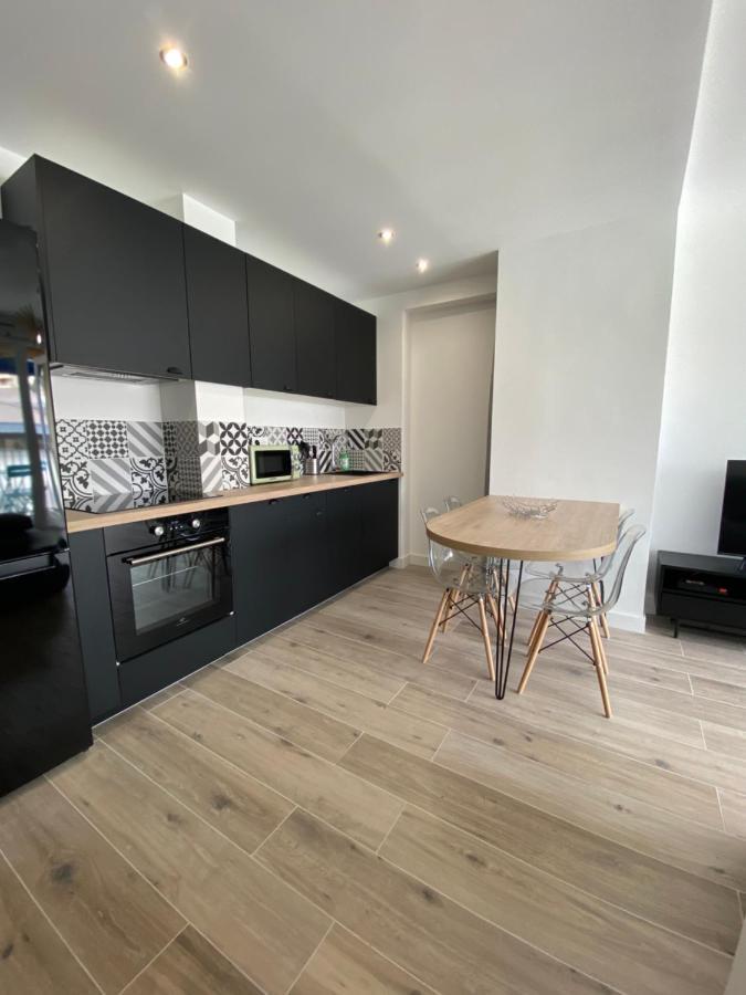 Ajaccio magnifique T2 37m2 centre ville vue mer au bord de la plage Neuf 4 couchages balcon parking privé fermé Clim wifi Esterno foto