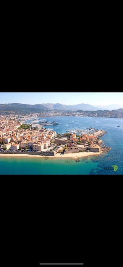 Ajaccio magnifique T2 37m2 centre ville vue mer au bord de la plage Neuf 4 couchages balcon parking privé fermé Clim wifi Esterno foto