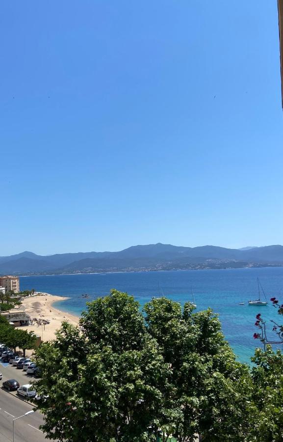 Ajaccio magnifique T2 37m2 centre ville vue mer au bord de la plage Neuf 4 couchages balcon parking privé fermé Clim wifi Esterno foto
