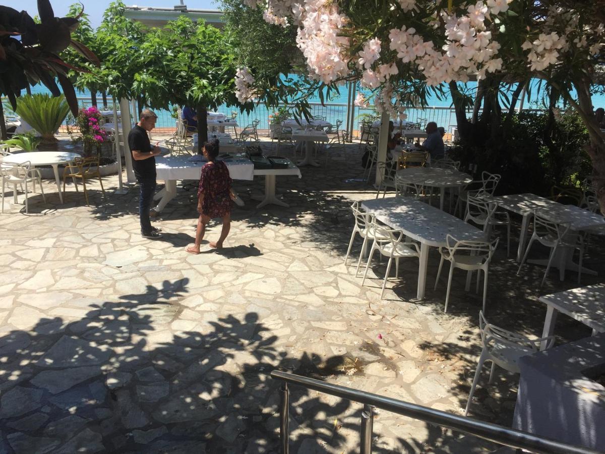Ajaccio magnifique T2 37m2 centre ville vue mer au bord de la plage Neuf 4 couchages balcon parking privé fermé Clim wifi Esterno foto