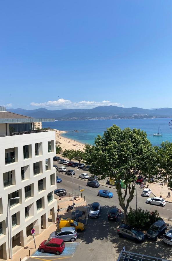 Ajaccio magnifique T2 37m2 centre ville vue mer au bord de la plage Neuf 4 couchages balcon parking privé fermé Clim wifi Esterno foto
